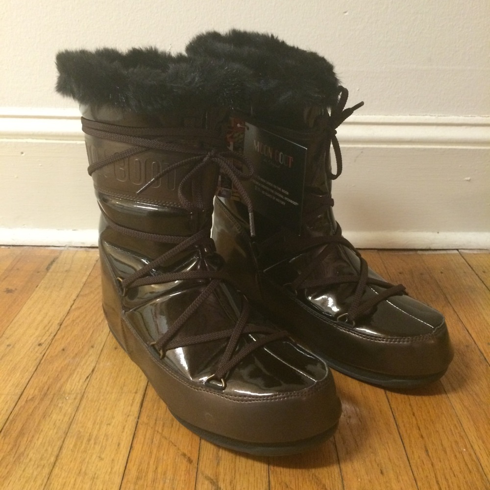Brown shiny Moon Boots